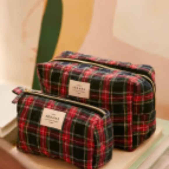 NWT Sezane beauty pouch in quilted cotton tartan print - holiday theme - Picture 3 of 3